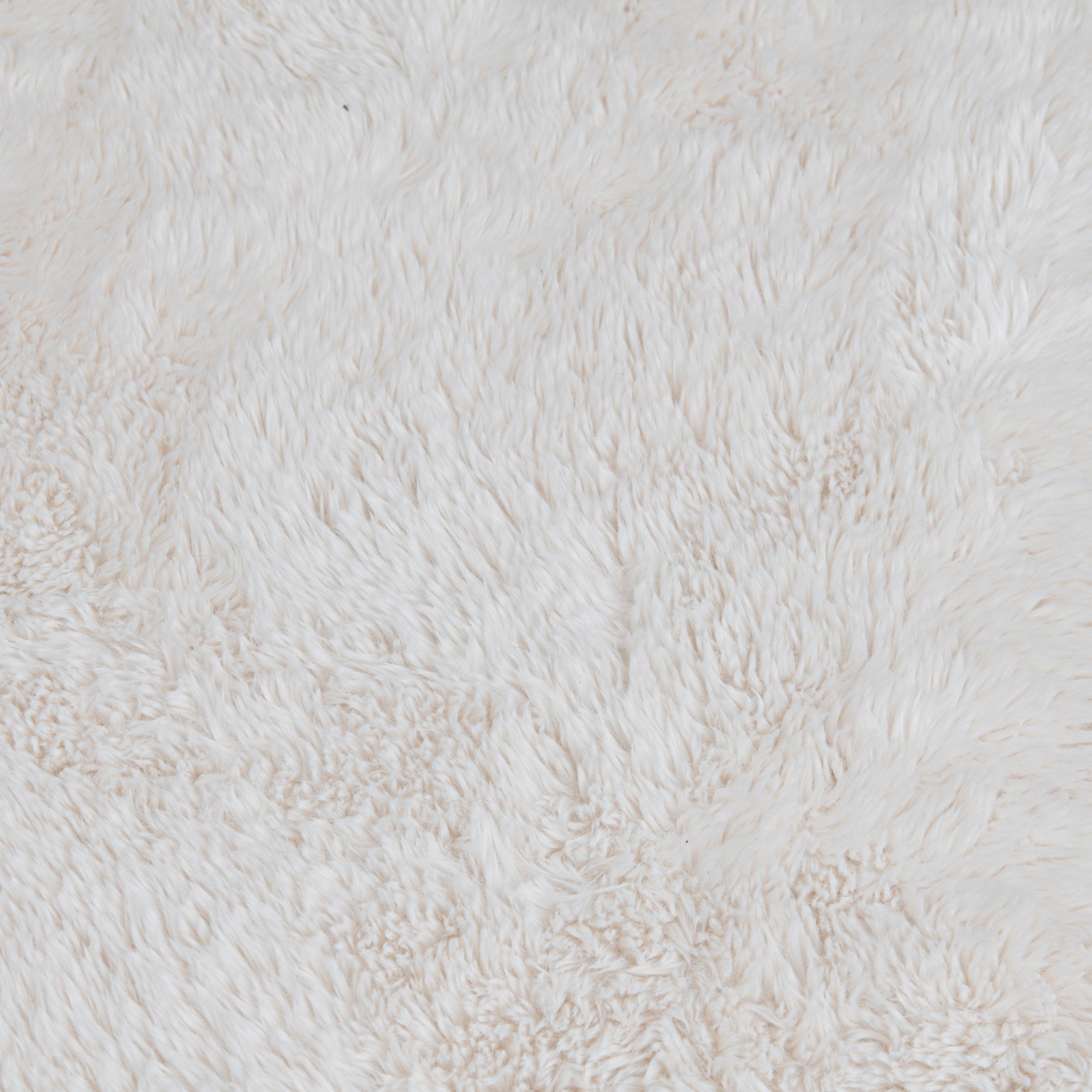 Belgian White Faux Fur/Memory Foam Area Rug 7'6"W x 9'6"L