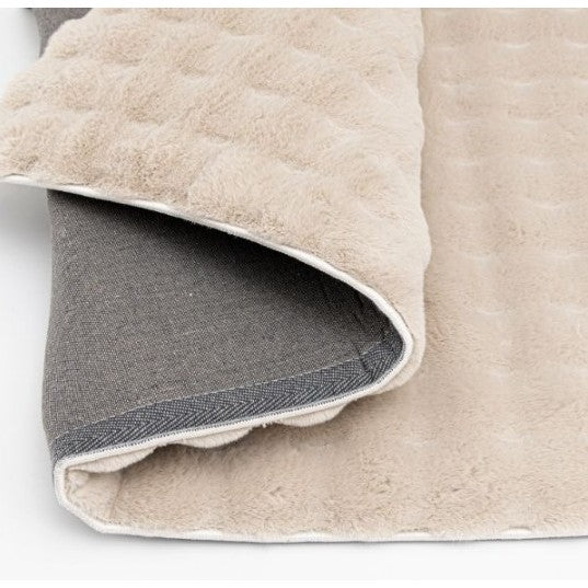Bubble Ivory Faux Fur/Memory Foam Area Rug 7'6"W x 9'6"L