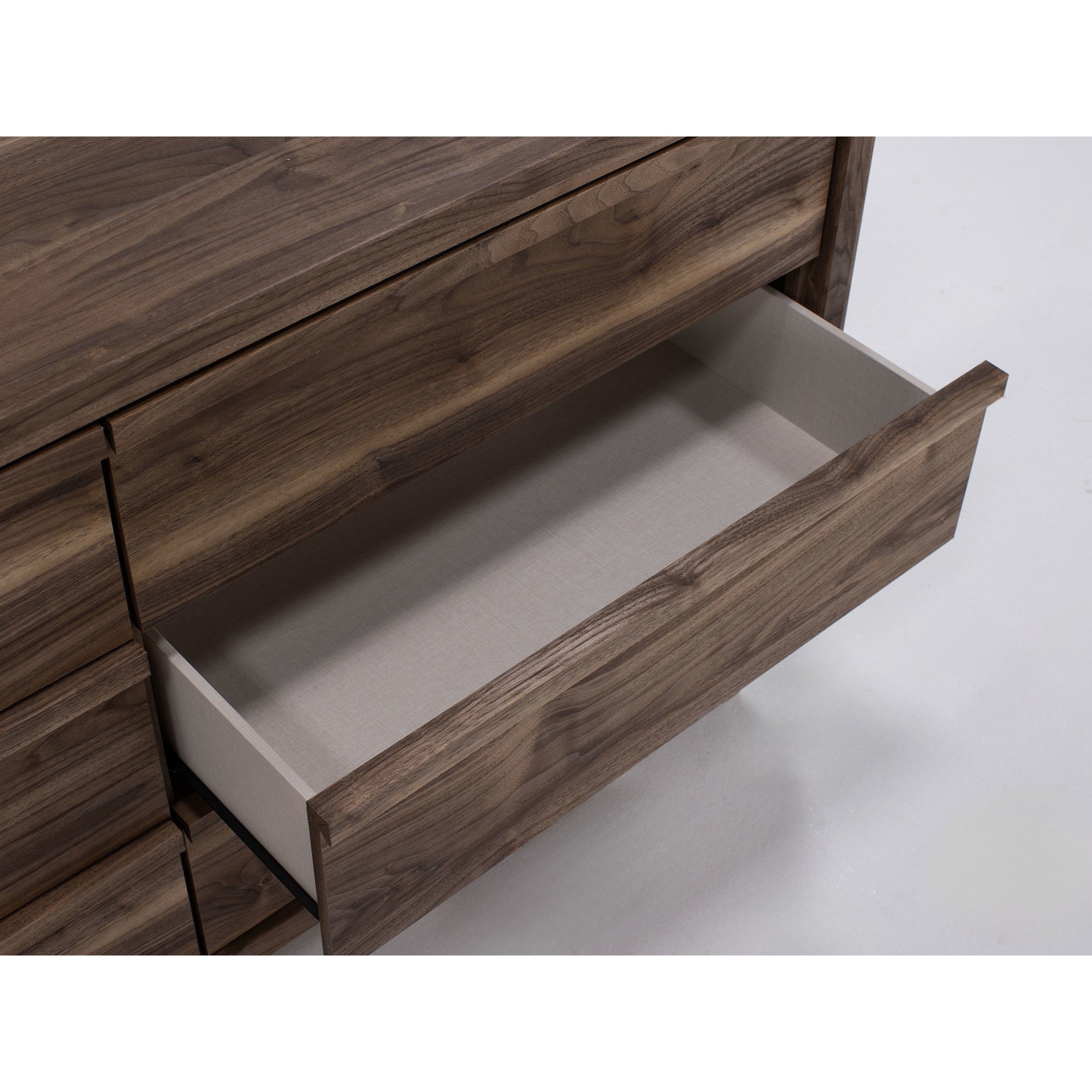 Remi Dresser