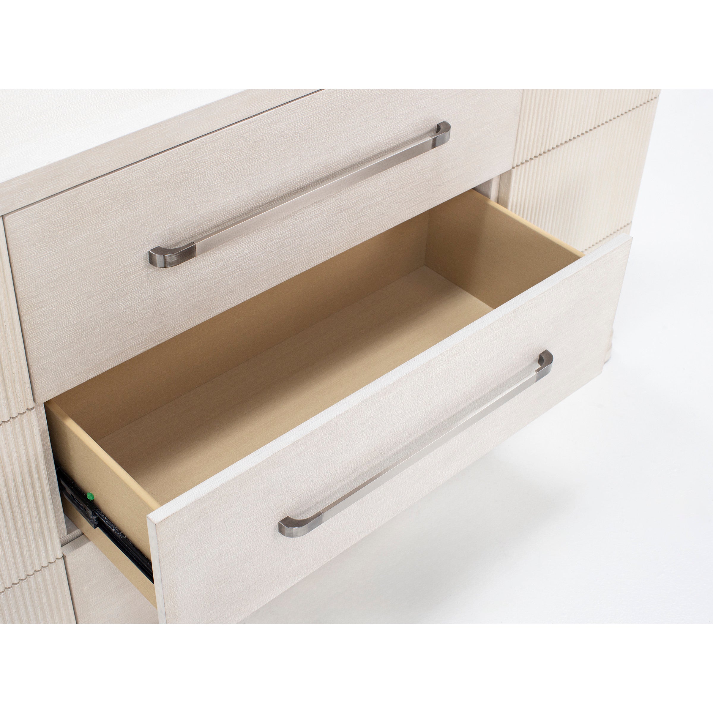 Evianna Dresser