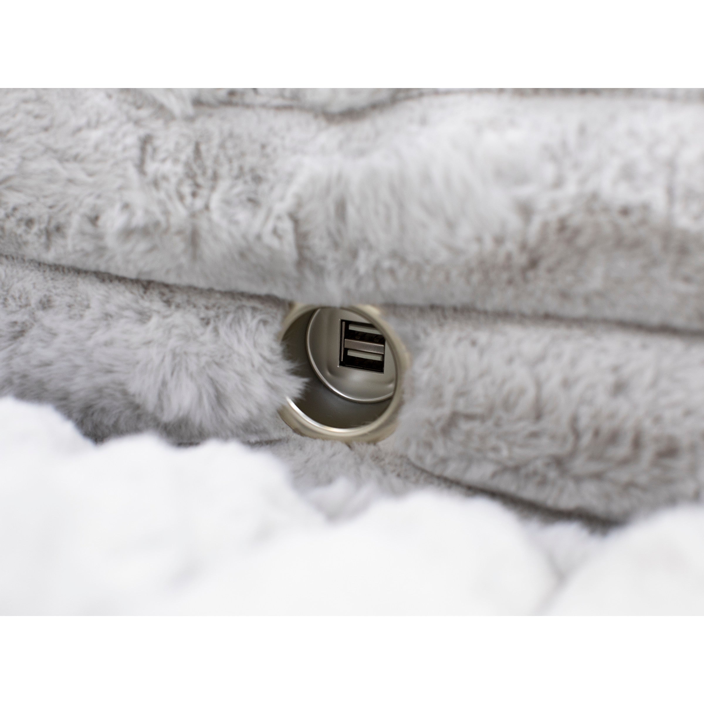 Nestle Chaise Lounge with Dual Cupholders and Charging Ports