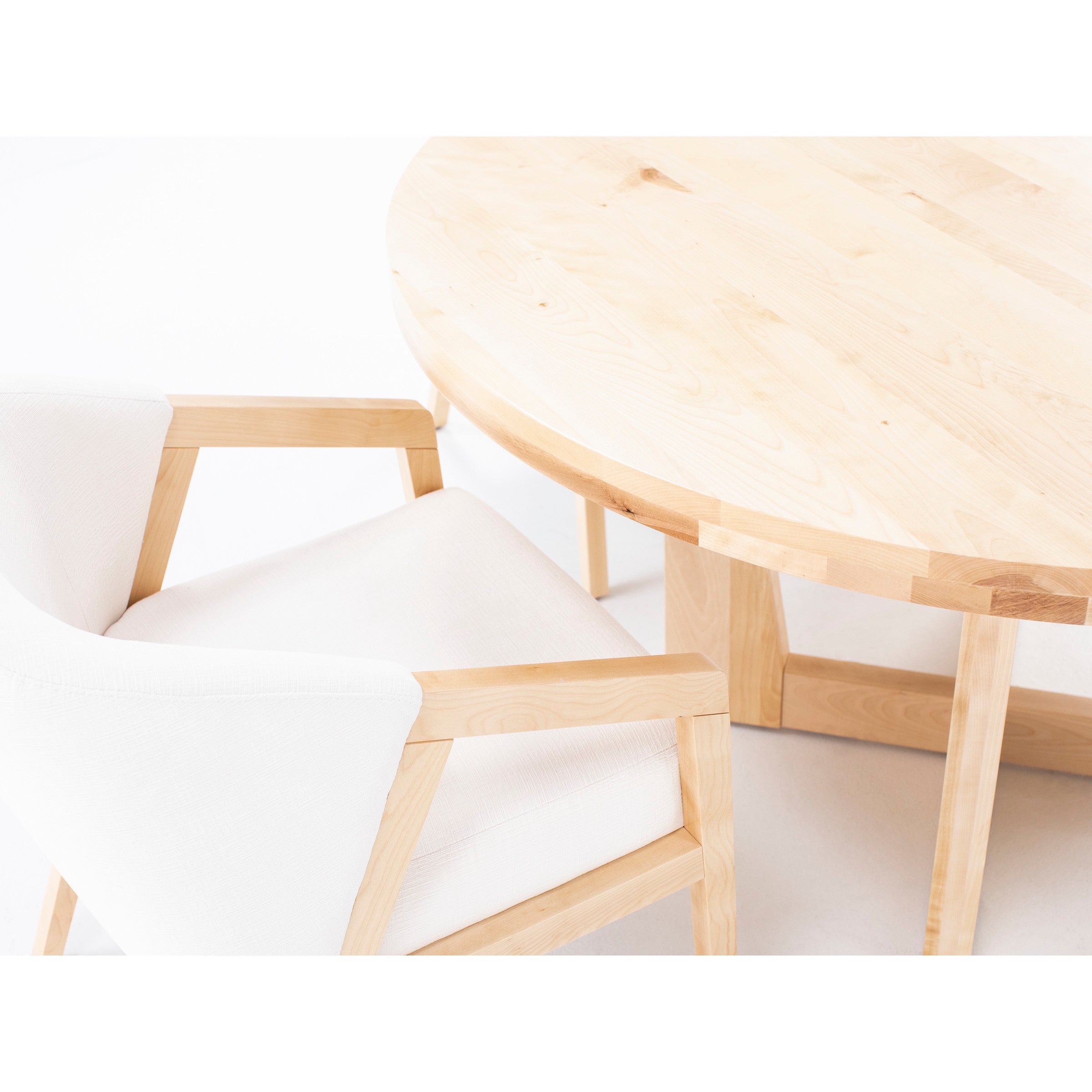 Canadel Modern 54" Round Dining Table
