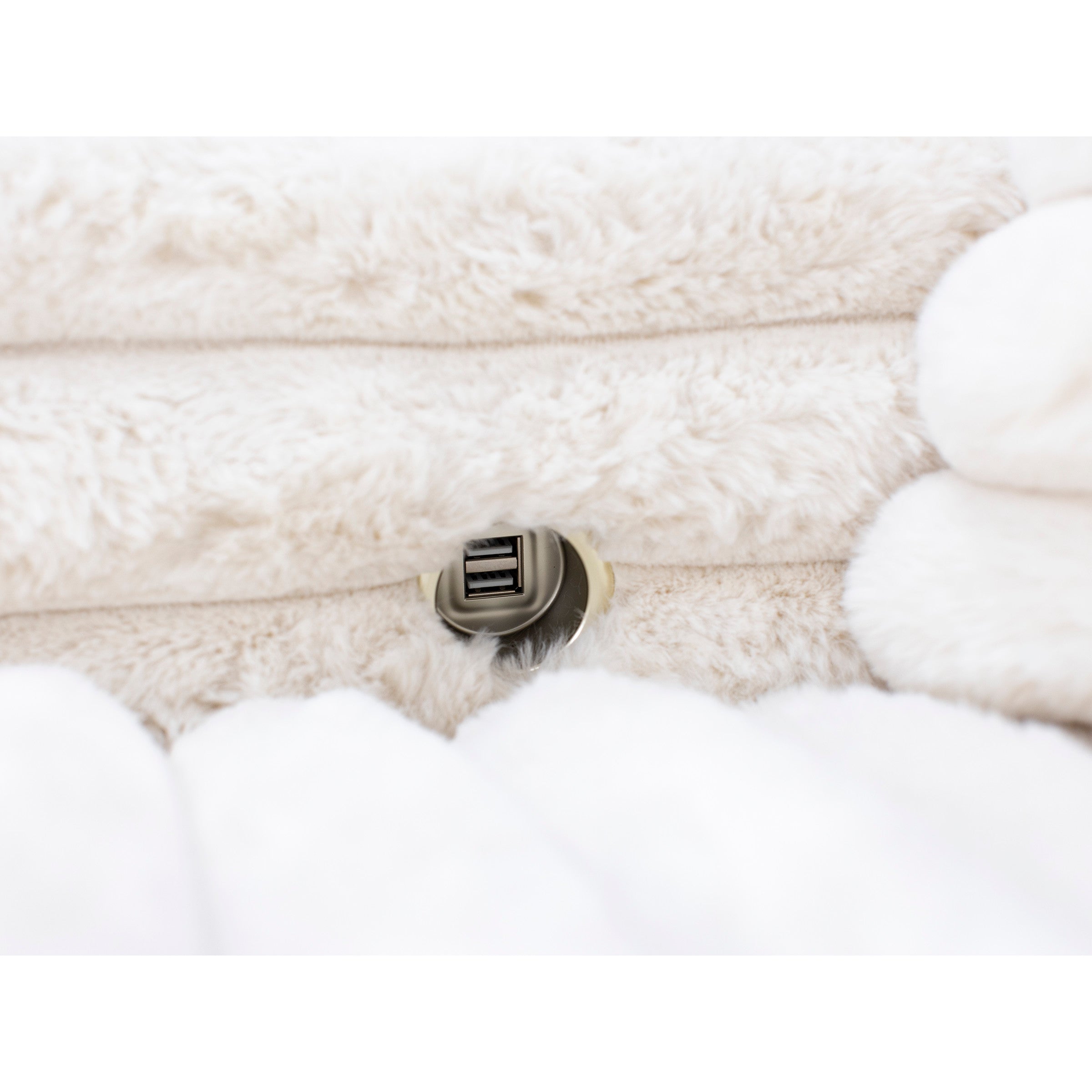 Nestle Small Chaise Lounge With Dual Cupholders And Charging Ports