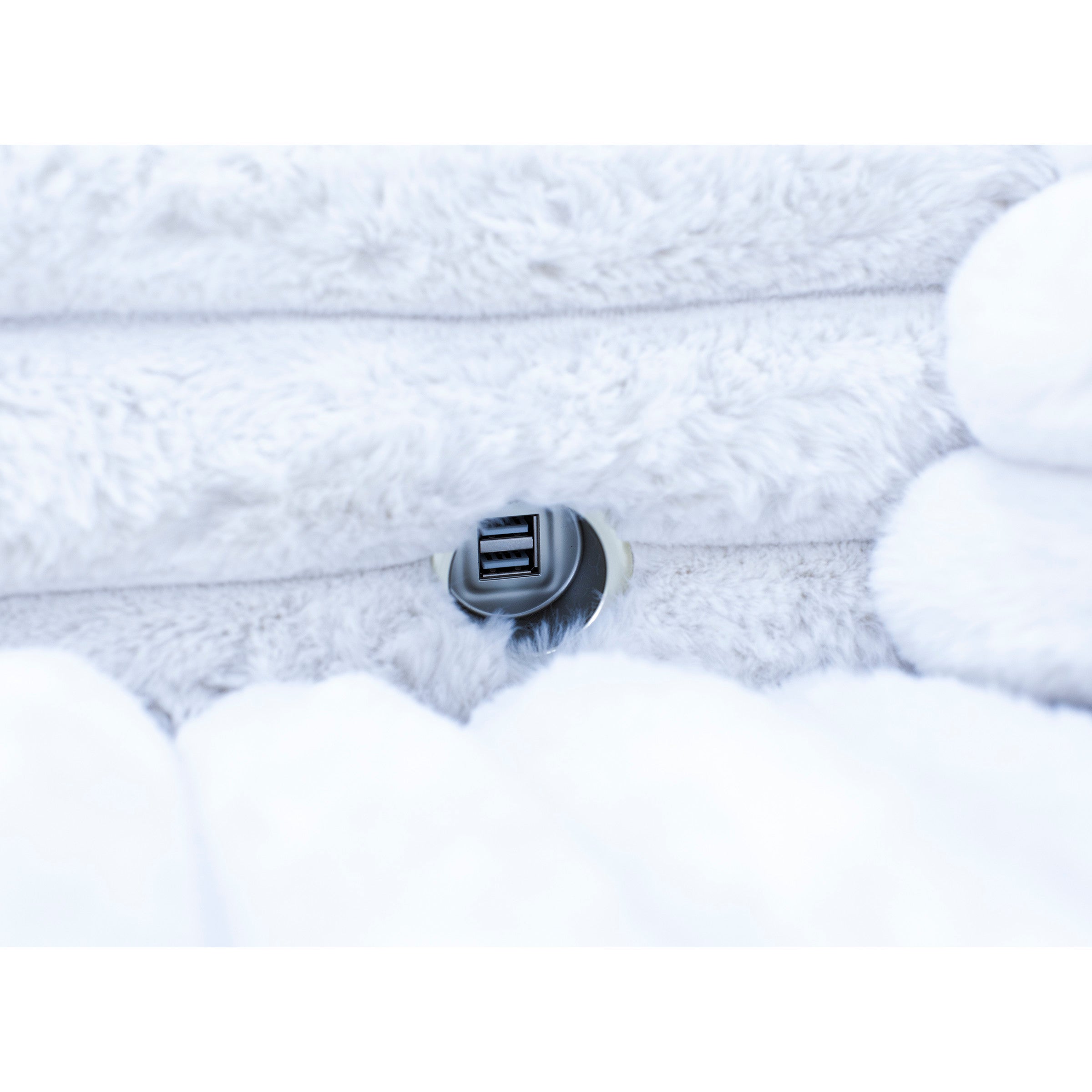 Nestle Small Chaise Lounge With Dual Cupholders And Charging Ports
