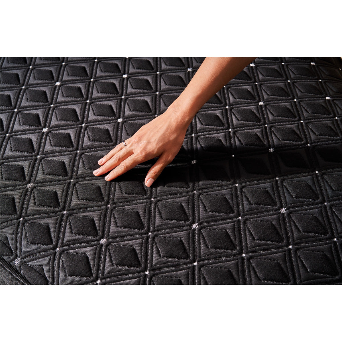 Beautyrest Black Series 3 Hybrid Medium