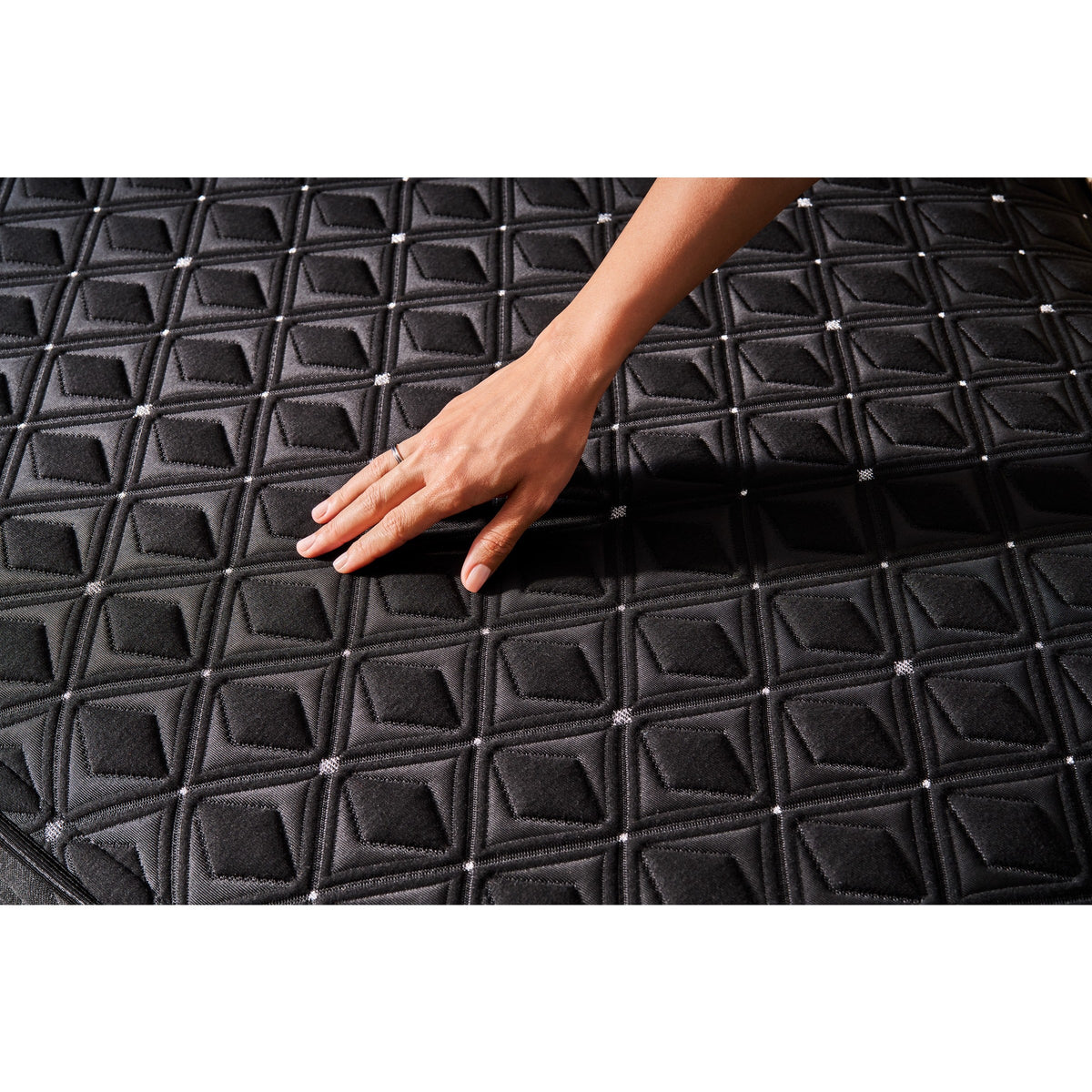 Beautyrest Black Series 3 Hybrid Firm